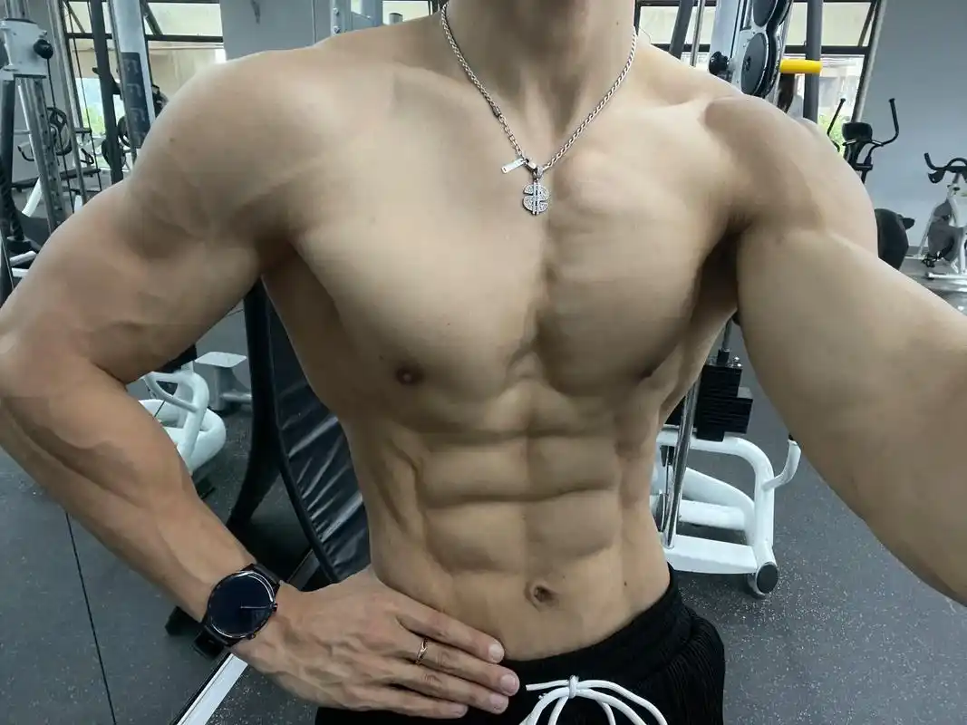 距离比赛还有两天,冲了.#肌肉男 #健身模特 #腹肌 #重庆 - 抖音