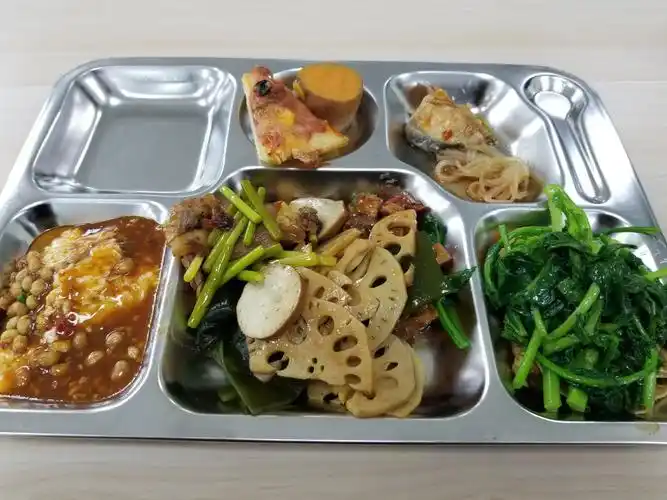 中午继续工作餐