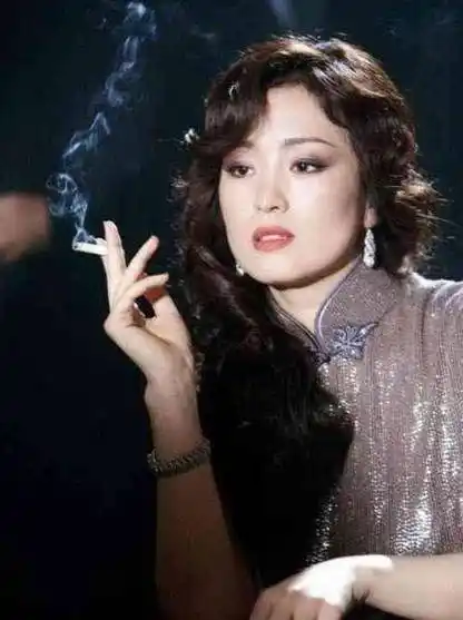 有一种美叫巩俐年轻旧照,没有各种ps手段下,这颜值谁能敌?