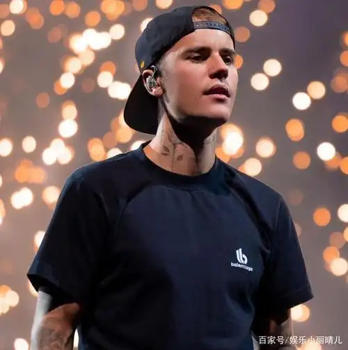 加拿大歌手贾斯汀·比伯被爆出患罕见病,半脸麻痹导致面瘫