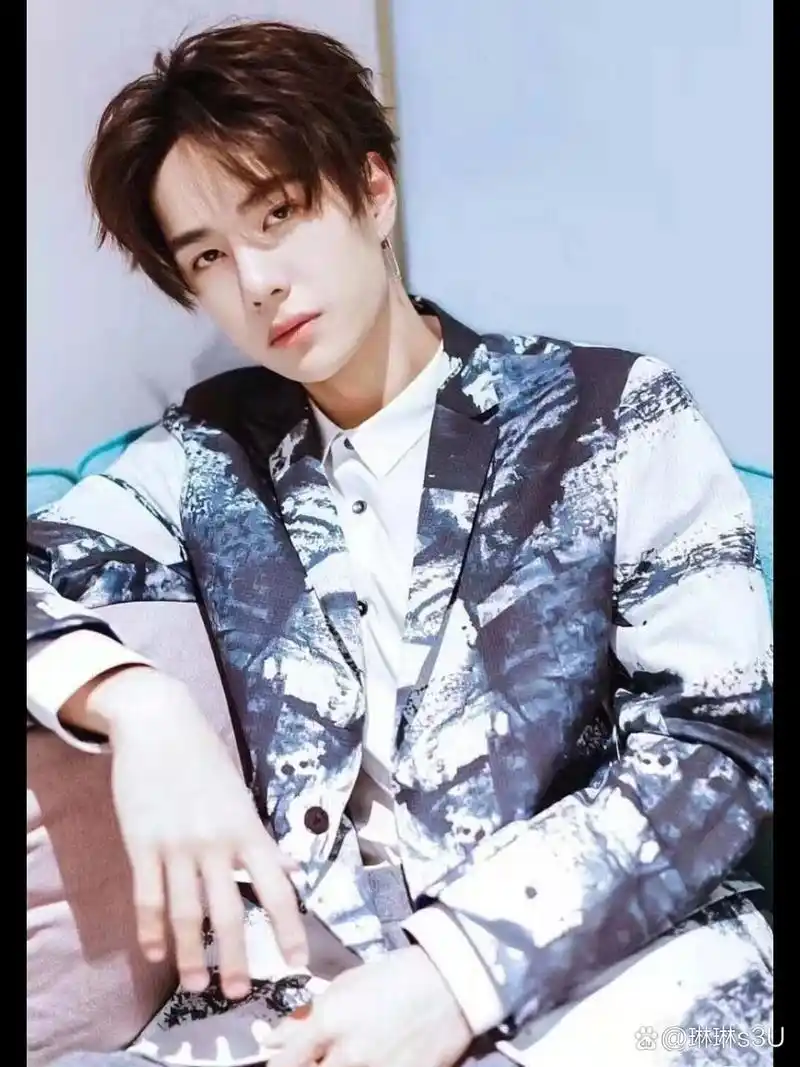 1,赵今麦现在也还在王京花手底下,还挺听话的,很是让团队省心,让拍