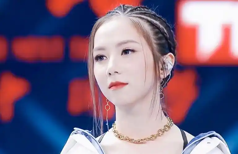 邓紫棋的金鱼嘴已经消失不见原因竟是因为他怎么回事图