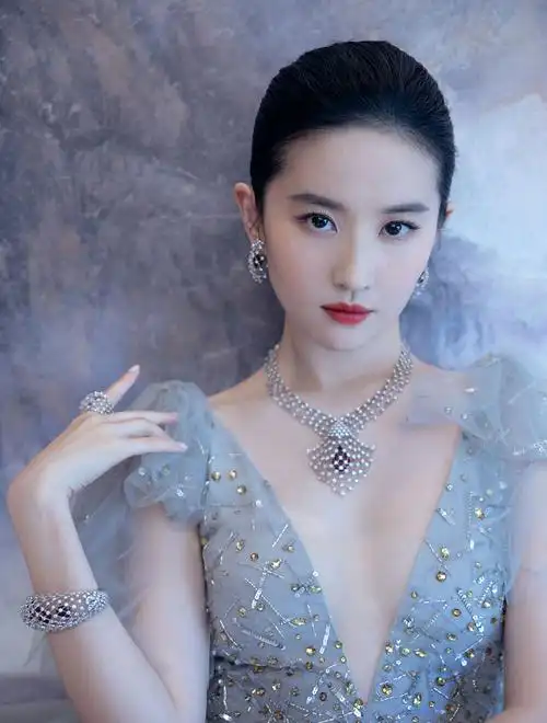 刘亦菲个人资料介绍("神仙姐姐",为何一直没人敢娶?