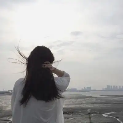 微信头像女生简单背影你触及不到的最美好