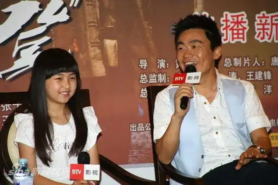 图文:《板凳》发布会-张子枫与王宝强