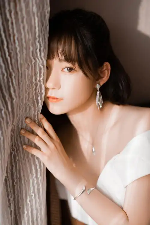 段奥娟白绸缎礼服##国剧盛典红毯