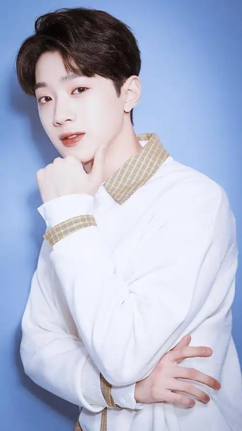 赖冠霖干净帅气写真