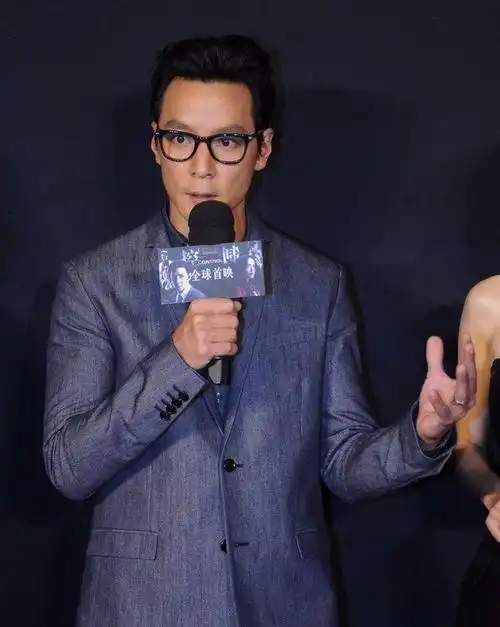 控制北京首映礼图片 吴彦祖获安以轩姚晨送香吻_明星_美桌网