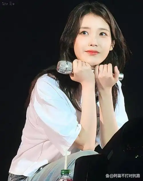 韩国女星李知恩iu到香港开演唱会兼进行线下活动,刮起一阵旋风