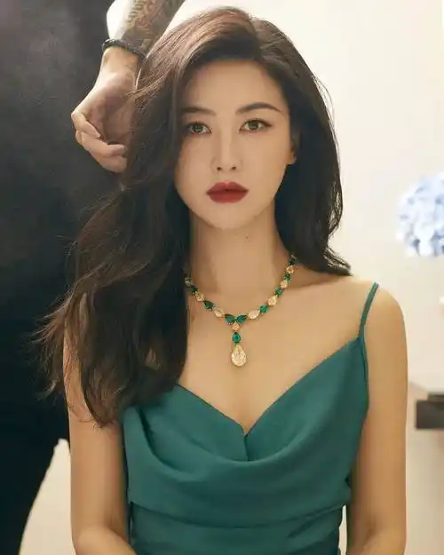 朱珠是怎么在浪姐4里美出圈的 strong> /p> p>朱珠 /strong>?