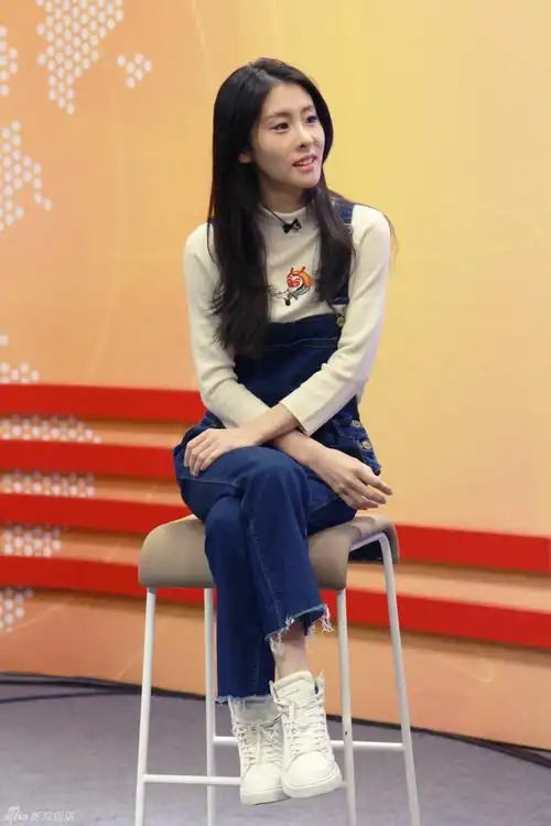 组图:张碧晨星风做浪高能爆料 教粉丝拍大片_高清图集_新浪网