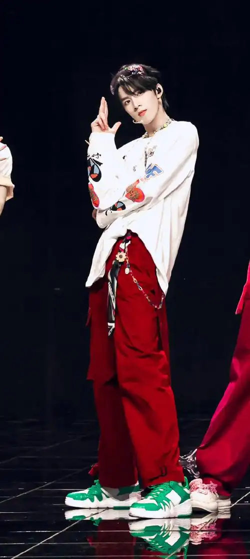 刘耀文机场路透