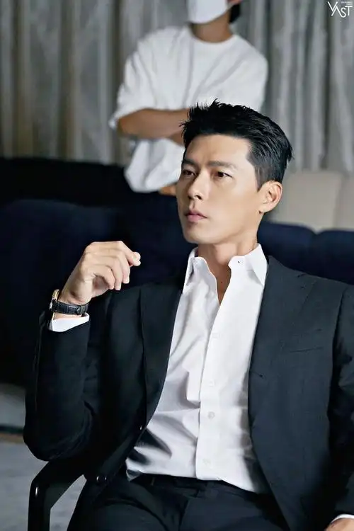 玄彬2022年帅照释出!禁欲白西装vs坏坏黑皮衣,人格测验结果公开