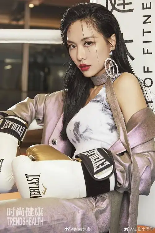 王霏霏美图来感受属于30姐姐的性感