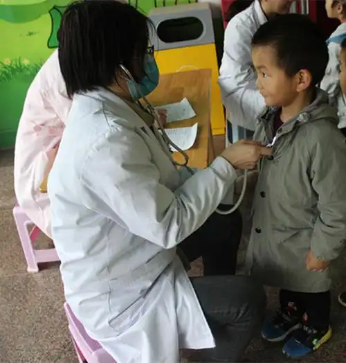 城东路幼儿园:"六一"体检-----健康相伴 快乐成长