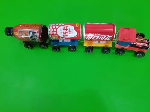 废为宝,玩转创意"——肥西西城国际幼儿园中二班"亲子自制教玩具"比赛