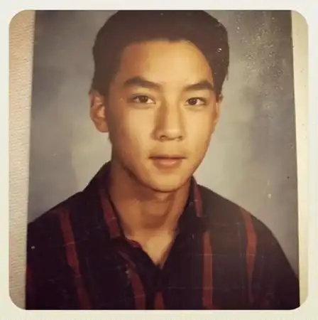 吴彦祖晒16岁照片:望头发回来