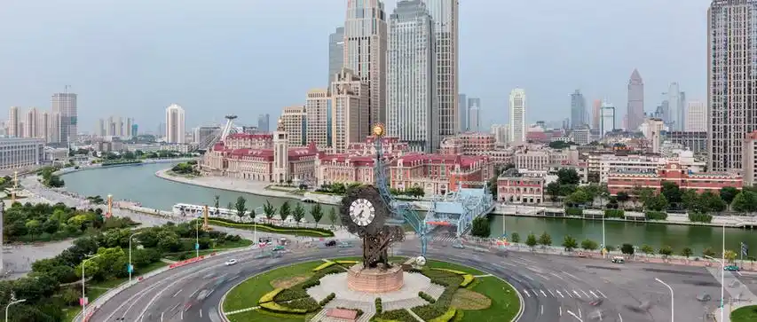 河北区海河东路世纪钟广场建国道1号世纪钟广场是天津的标志性建筑之