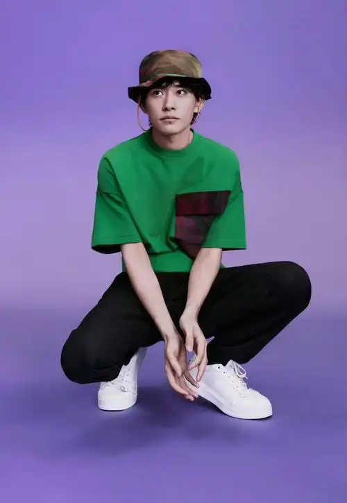 易烊千玺520给粉丝礼物个人网站拉二胡 千玺个人网站域名是什么