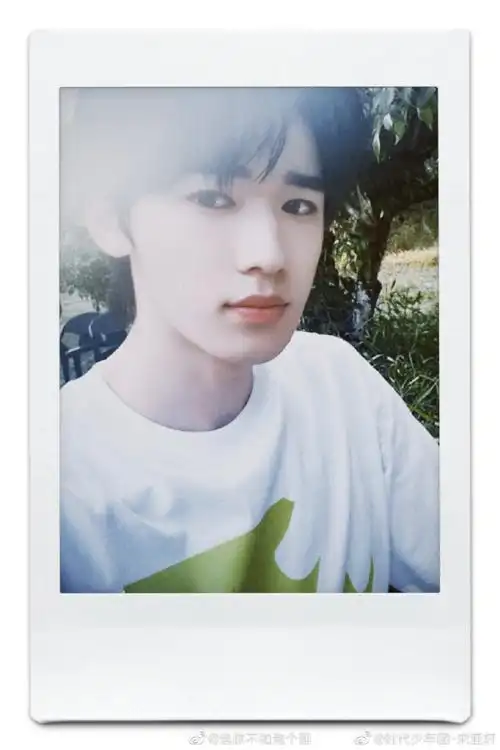 宋亚轩玩水三宫格