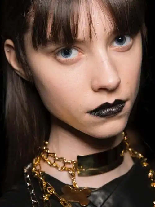 暗黑系哥特少女妆容你能驾驭吗?掌握四点轻松"slay全场"!