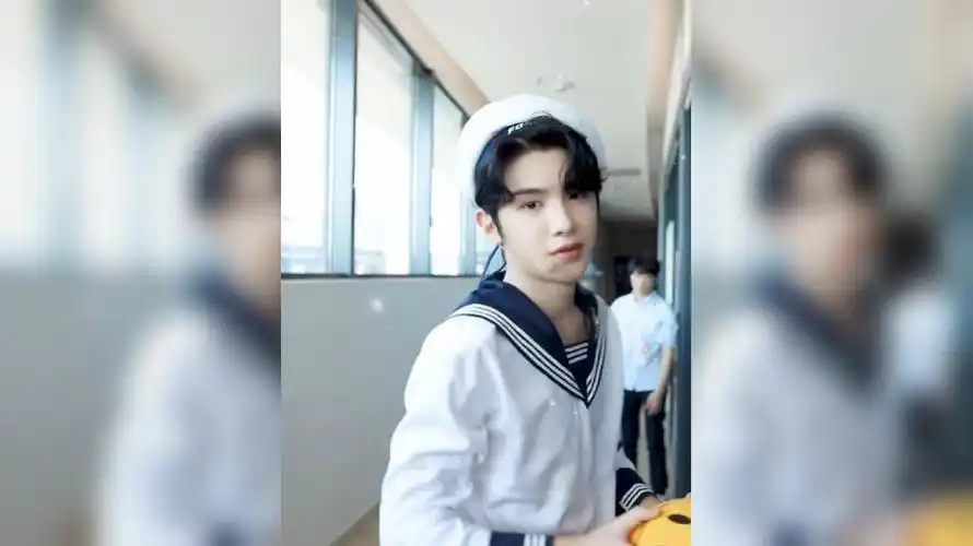 一起喵喵喵,黄明昊穿着水手服喵喵喵太可爱了