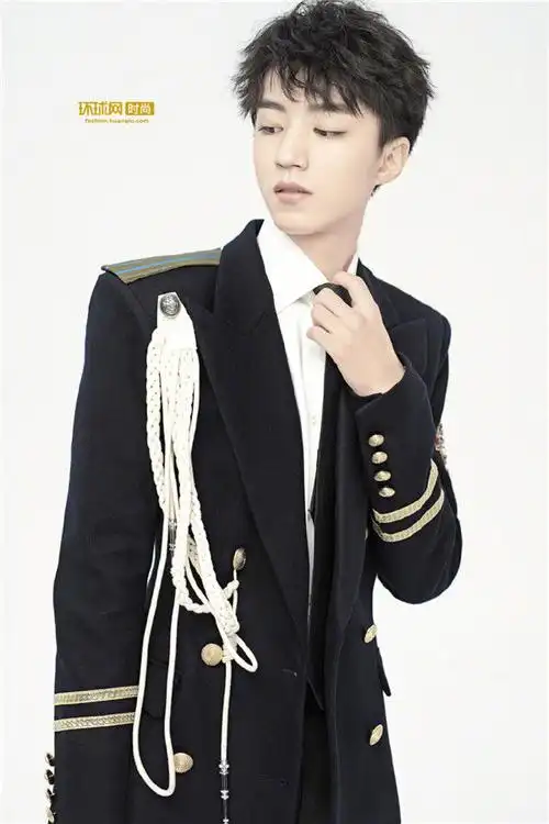 tfboys军装风上线 不愧为"帝国男孩"