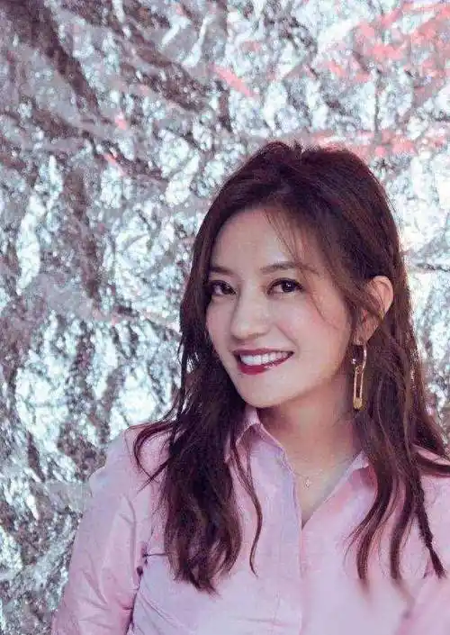 张栋梁吃老本?王丽坤脚踏n条船_故事_赵薇_光芒