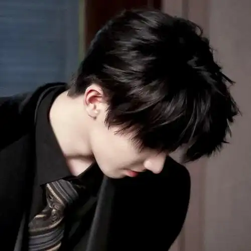 马嘉祺 好香的天鹅颈 好男的喉结#马嘉祺声生不息宝岛季