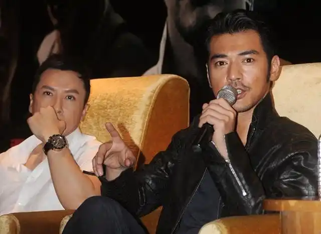 《武侠》又现"断背" 甄子丹金城武撇汤唯"拥抱"(图)