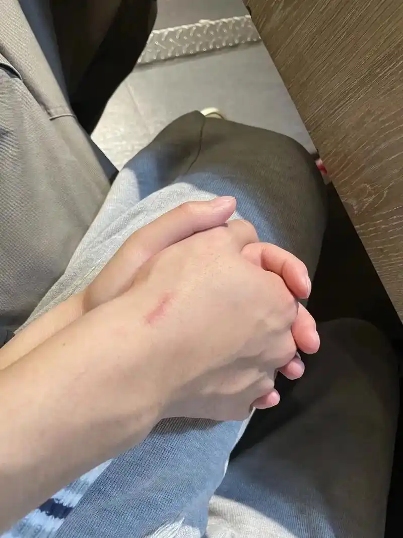 不负流年,不负卿.#最珍贵的照片 #手牵手一起走#每一张照片 - 抖音