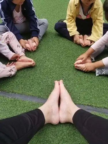 其它 小脚丫旅行记 写美篇活动目标: 1,能光脚走过