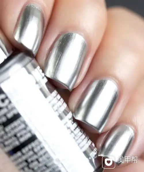 方圆形简约银色最潮银色简约甲美甲图片