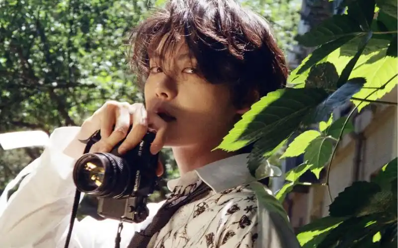 【肖宇梁 | 照片合集】高饱和加颗粒就是yyds!中长发我真的爱死了!