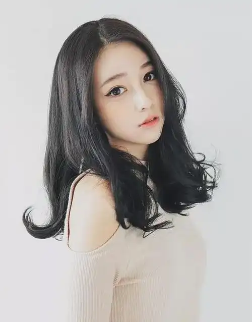 黑色头发的女生弄什么样的发型最好看
