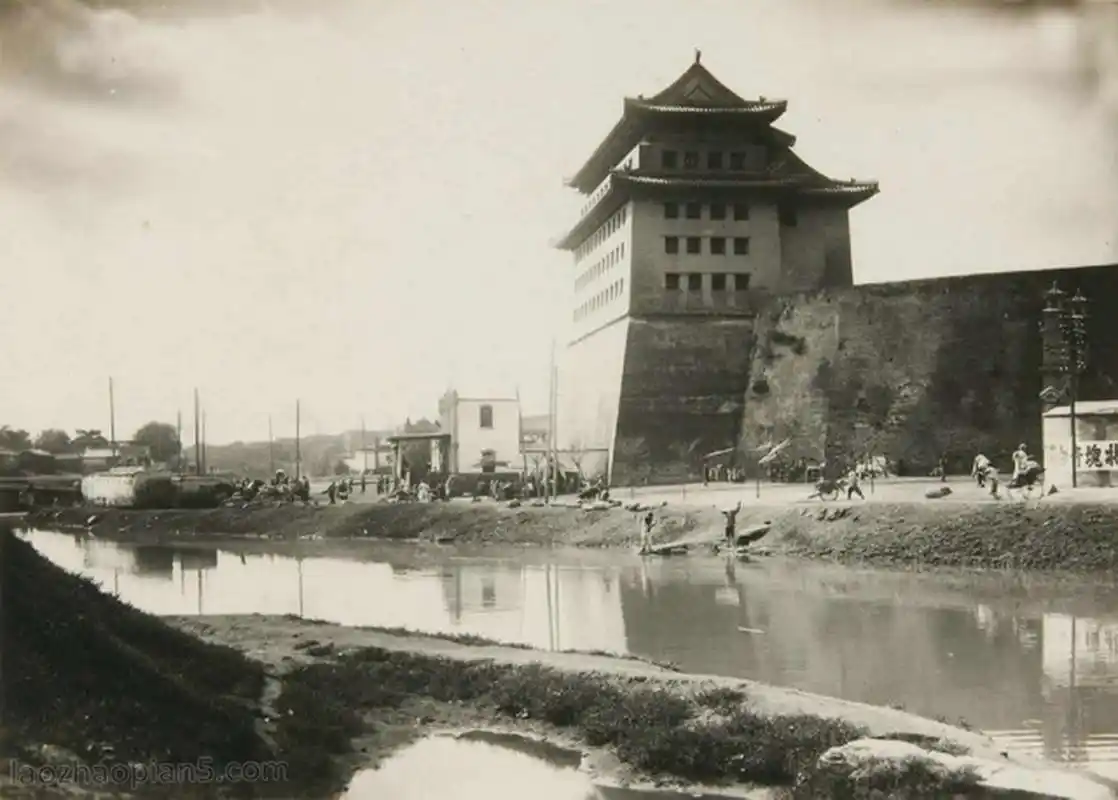 1933年北京老照片 30年代的北京城各处景观 朝阳门,门前的京杭大运河