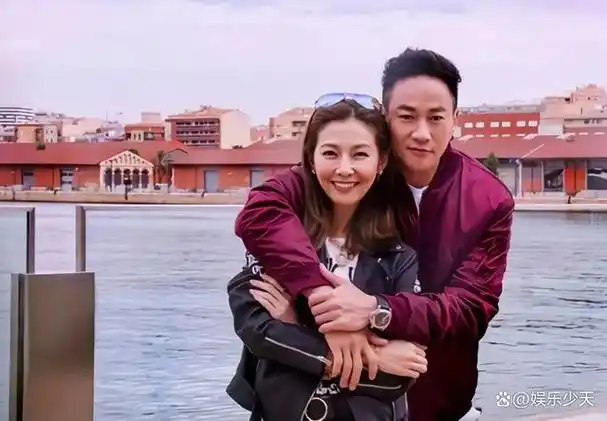 何润东:三次表白孙俪被拒,41岁娶柜姐为妻,如今怎样了?