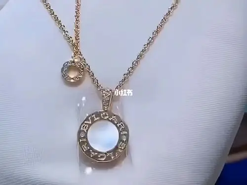 宝格丽bvlgari黑白双面圆饼项链可以双面换着戴非常时尚大气搭配不同