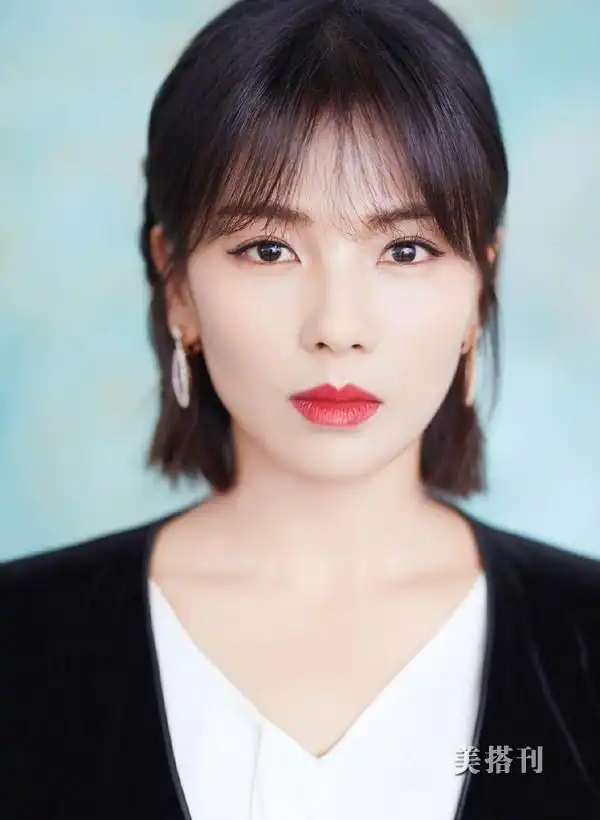 过分甜美只是换了一个发型而已41岁刘涛年轻二十岁都不止