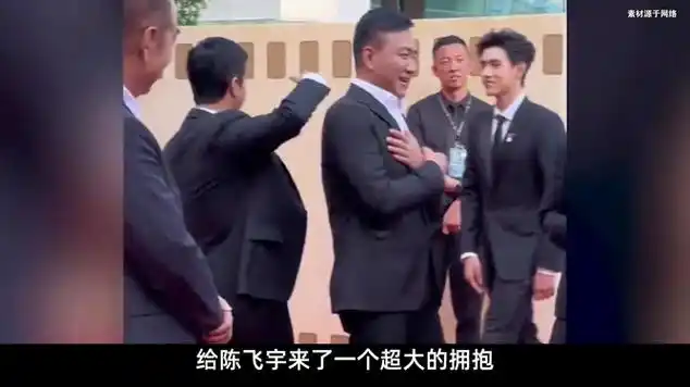 候场区状态看明星人缘差距:张钧甯尴尬张望,易烊千玺i人实锤|张望(版