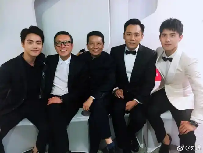 《建军大业》热映 刘烨李易峰军装男神谁最帅?