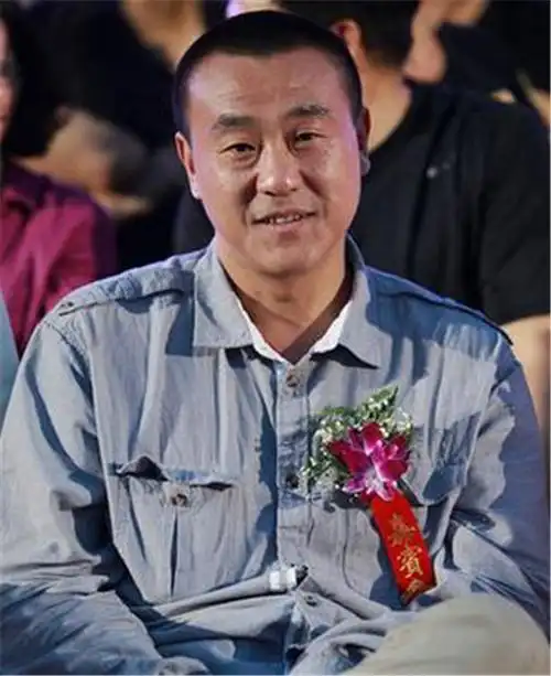 何冰老婆李海洋是谁资料照片是演员吗 演员何冰的儿女照片多大了