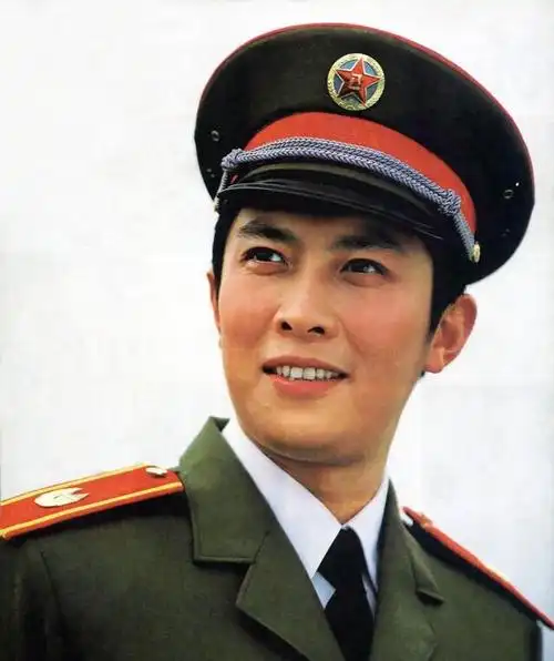 老照片:年轻时候的唐国强