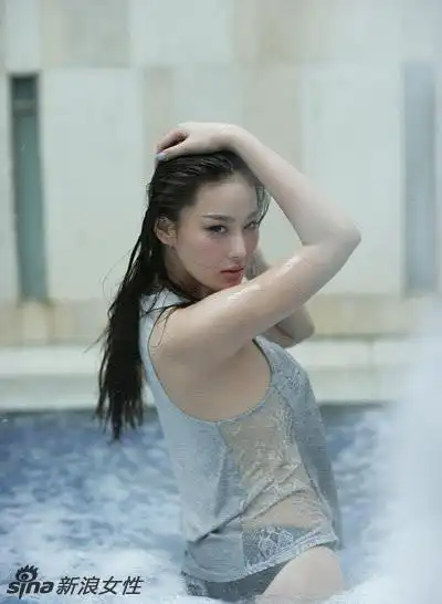 话题女星张馨予昔日性感美照曝光 半裸上阵尺度惊人