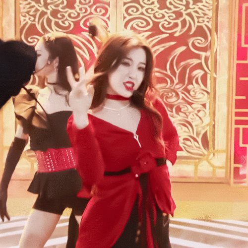 性感红玫瑰虞书欣惊艳亮相在线鲨人啦