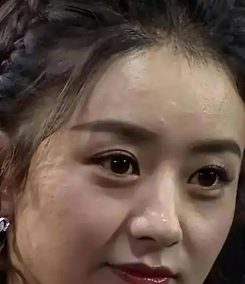 赵丽颖素颜女神人设崩塌,毛孔粗大黑头爆炸,网友:不敢相信!