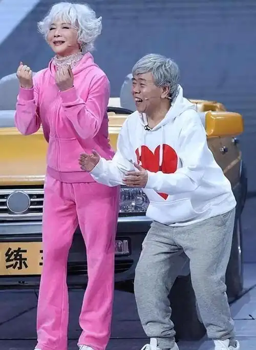 著名演员蔡明从国民笑星到争议不断如今她过得怎样了