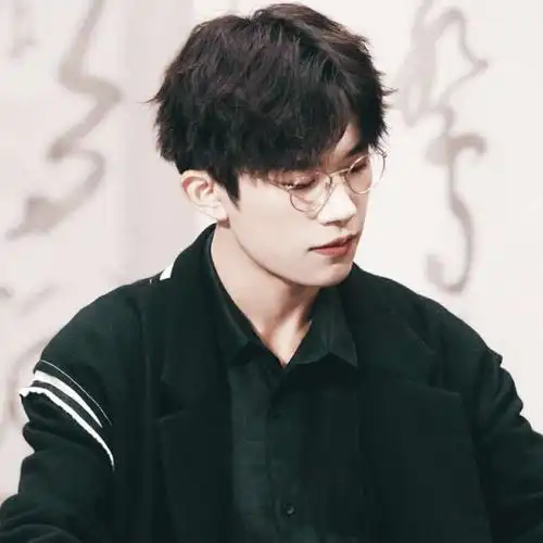 男生头像易烊千玺