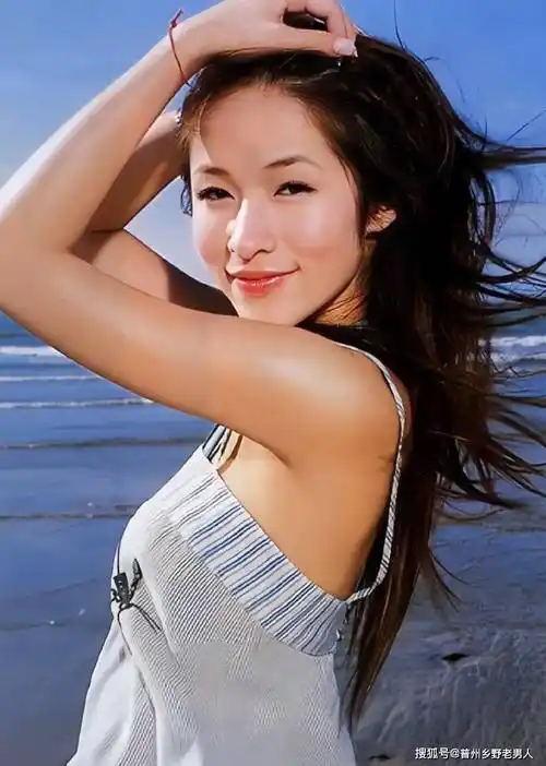 然而,萧亚轩近年来鲜少出现在公众视野中,她的感情生活和身体状况也