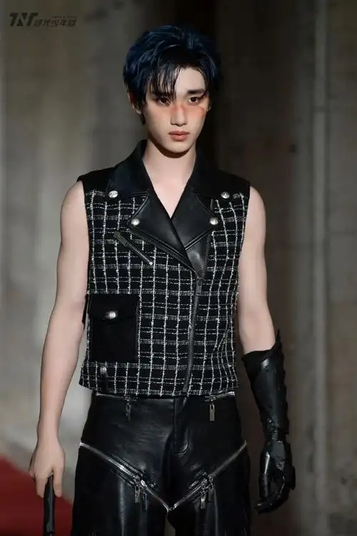 时代少年团全黑造型海报##丁程鑫楼非楼演唱会